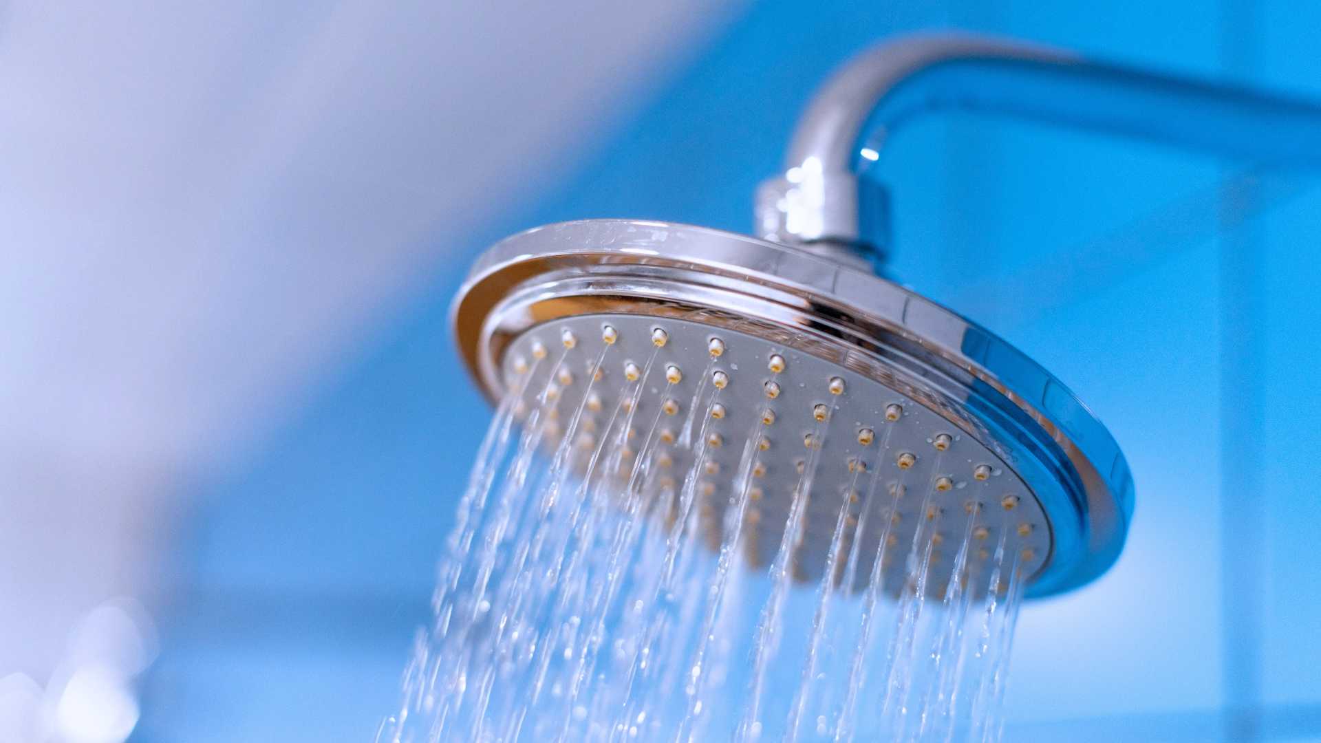 משאבה להגברת לחץ מים במקלחת